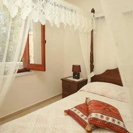 Areti Courtyard Villa *