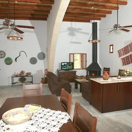 Areti Courtyard Villa Episkopi (Paphos)